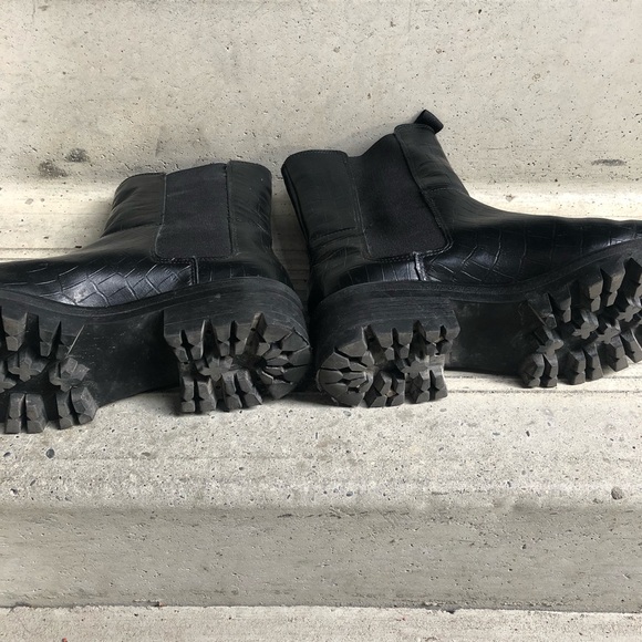 Design Lab melody croc embossed boots - Picture 3 of 5